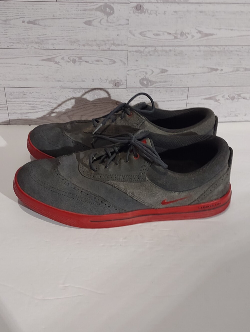 Nike Lunarlon Gray & Red Suede Wingtip Golf Sneakers Men's US 10.5